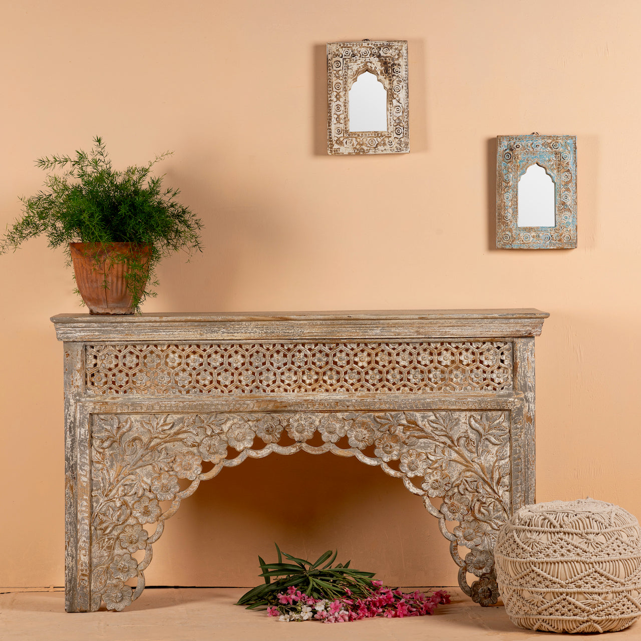 Vintage console table in mango wood with hand-carved floral and geometric patterns and arched detailing; carved console table, 150 × 90 × 40 cm.