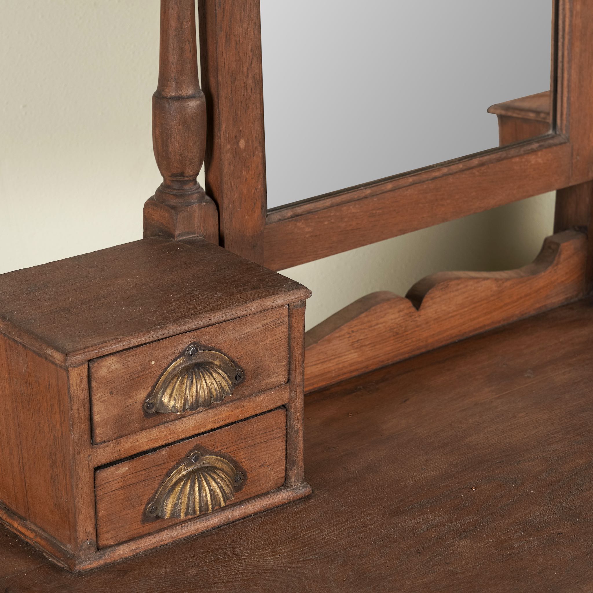 Close up image of a restored antique cosmetic table in teak wood with hand-carved details; teak wood furniture for bohemian interiors, 105 × 56 × 148 cm.