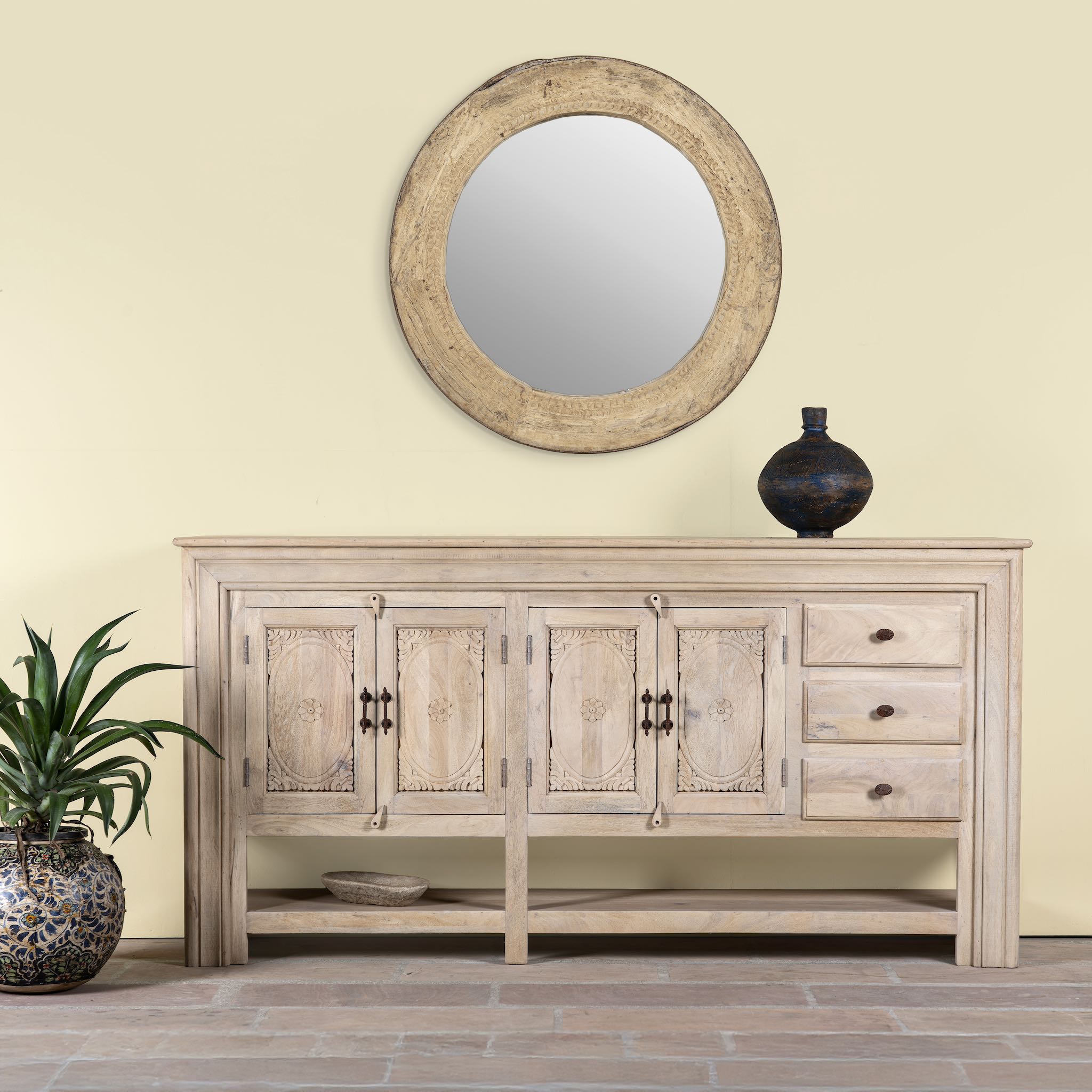 Life style image of a sandblasted mango wood console table with 4 doors and 3 drawers; Mediterranean-style vintage entryway table, water-protected surface, 200 × 42 × 100 cm.