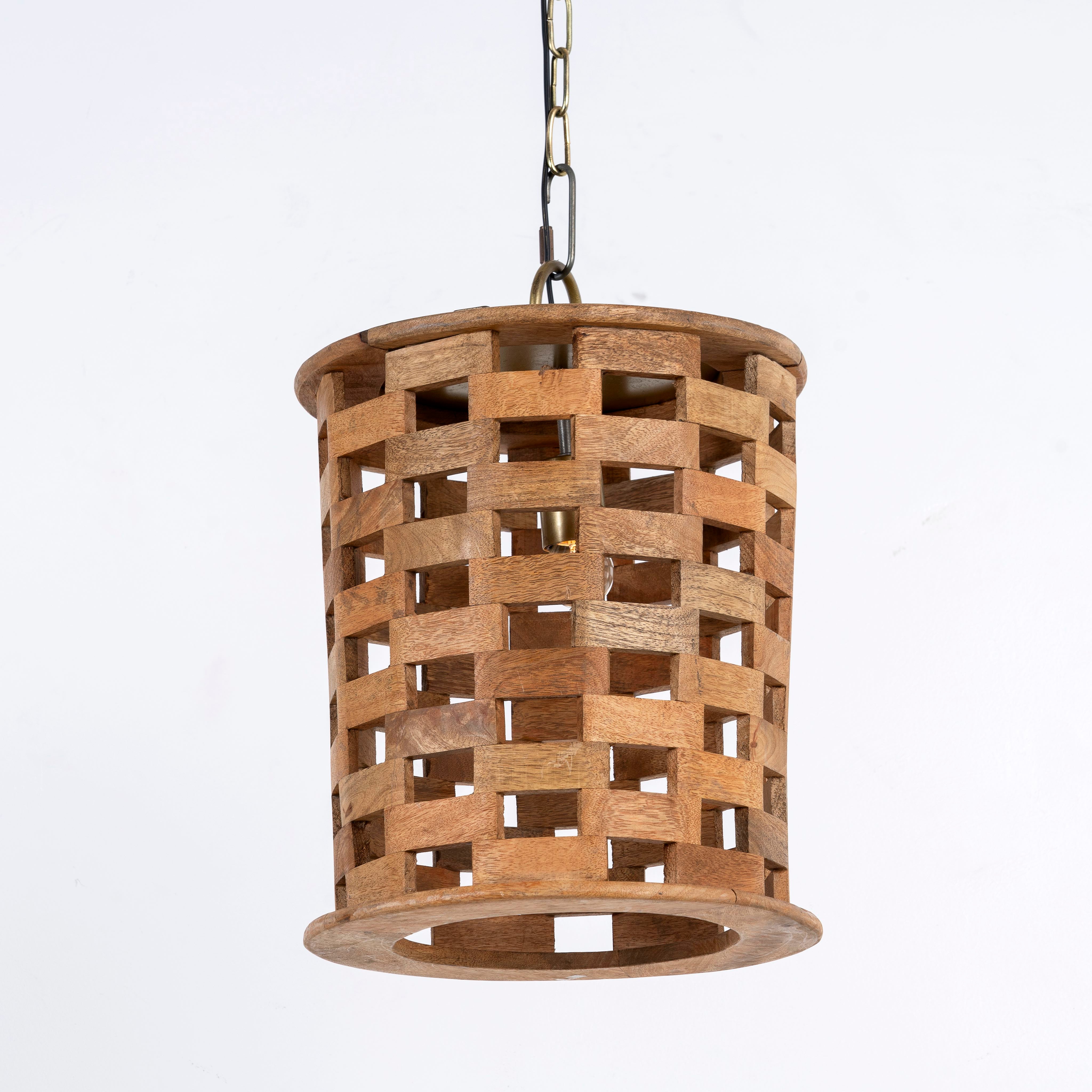 Wooden vintage ceiling lamp made from natural mango wood with brass-clad edges and grid design – a refined piece of mango wood lighting for kitchens, dining areas, or entryways.
