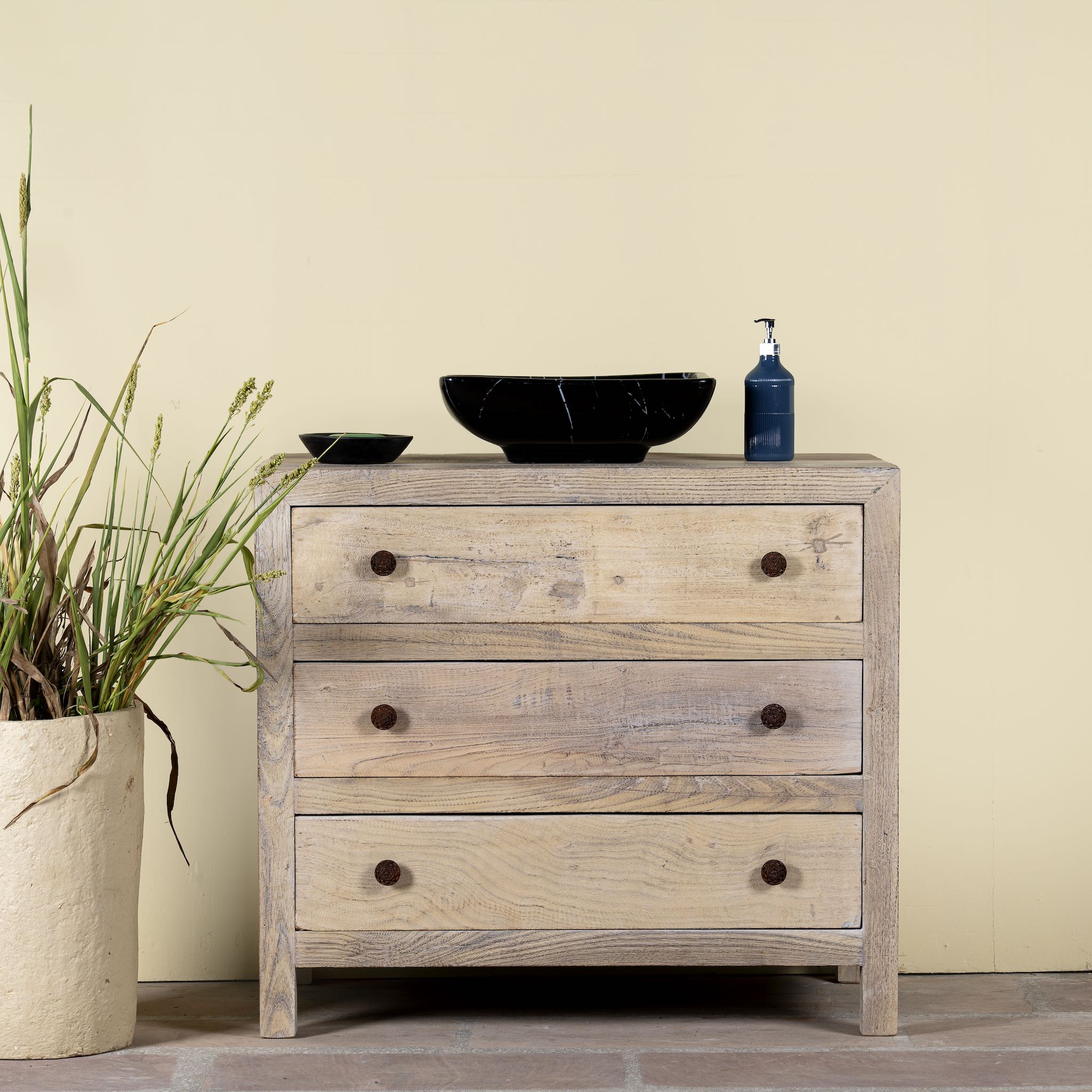 Reclaimed wood chest of 3 drawers with rustic finish and round knobs; Ibiza style sustainable furniture, 90 × 50 × 80 cm.