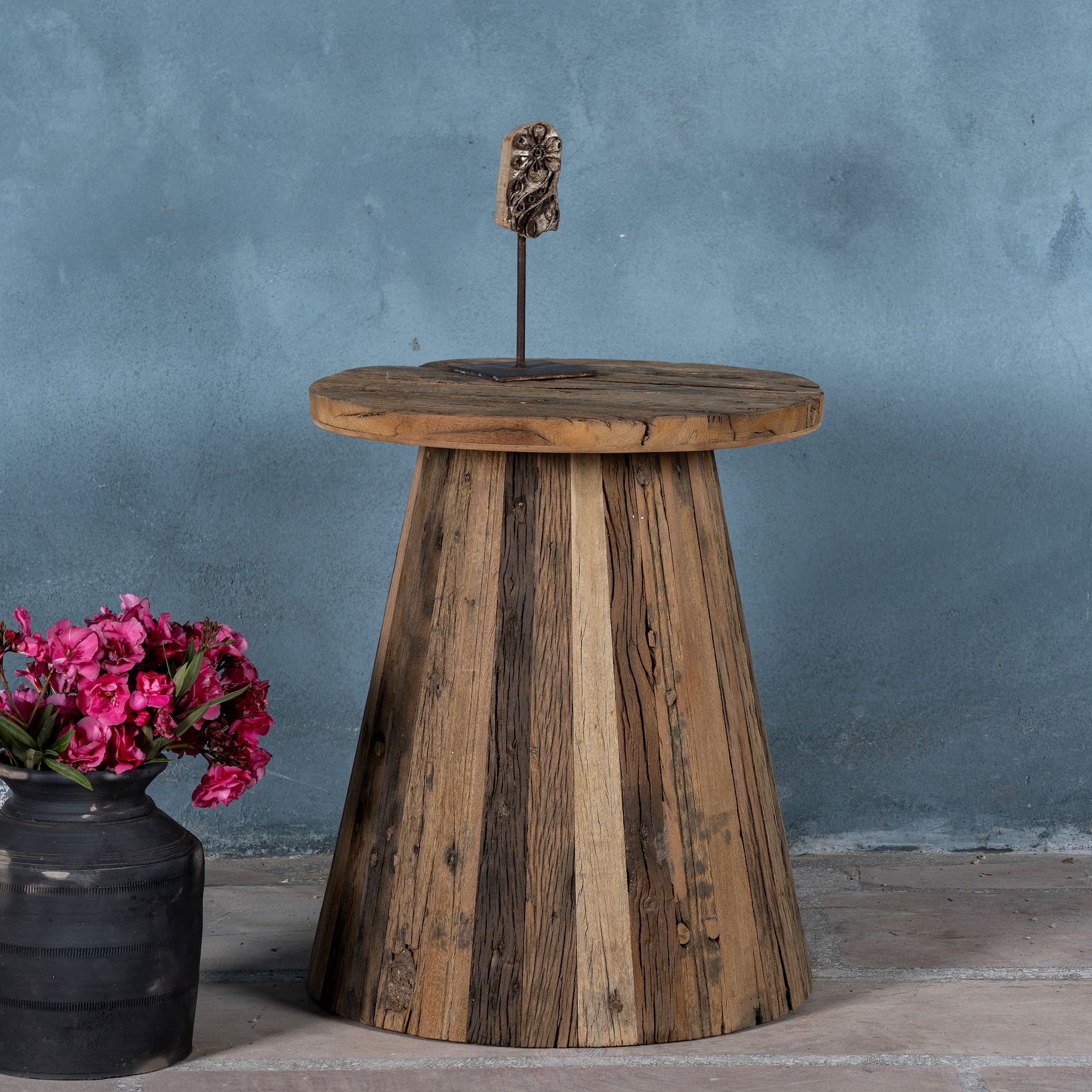 Front image of a sustainable driftwood coffee table with conical base, handcrafted from reclaimed wood with rustic minimalism, 45 × 54 cm.
