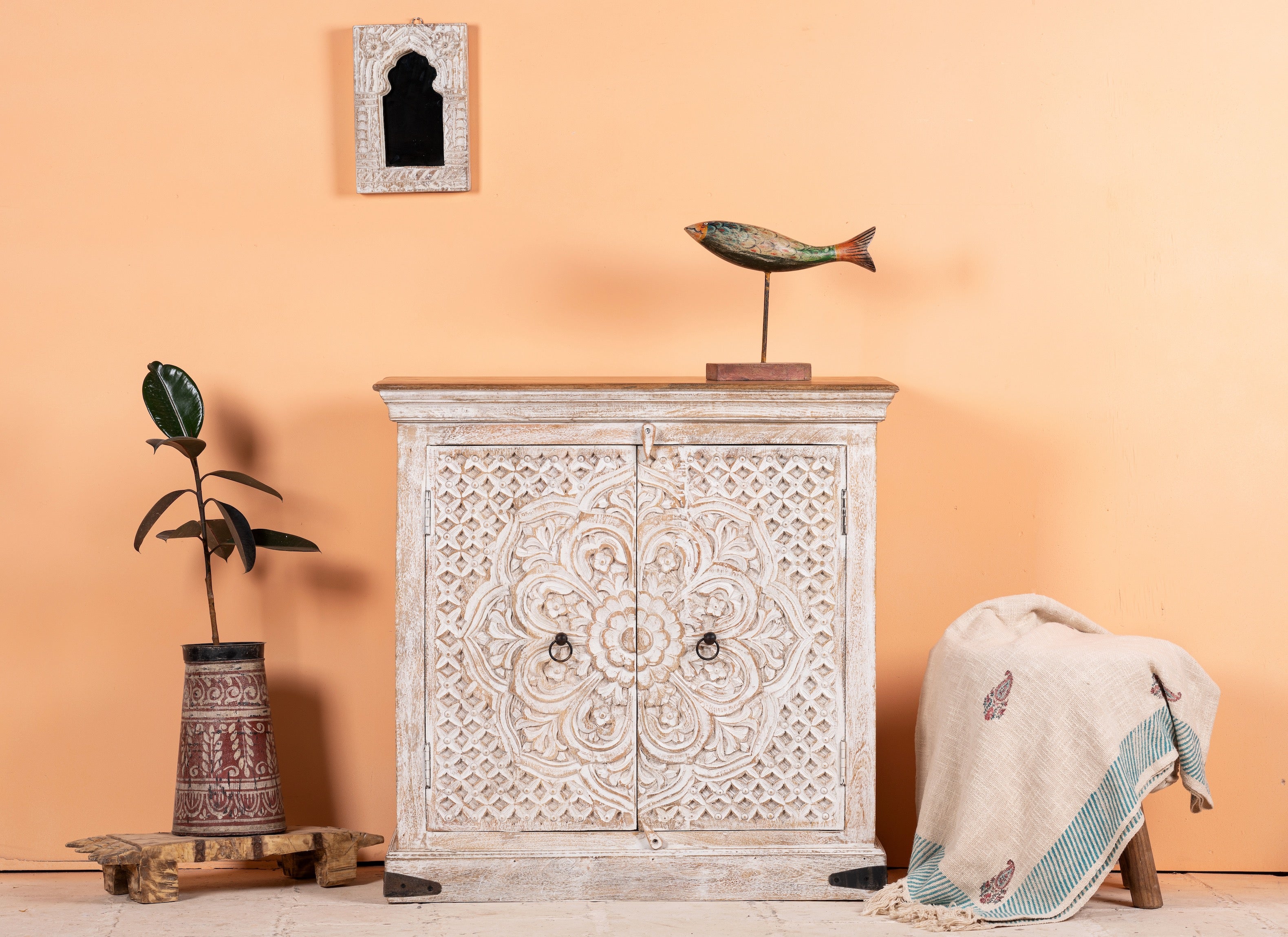 Whitewashed mango wood sideboard with hand-carved floral patterns; compact carved sideboard for vintage interiors, 90 × 90 × 40 cm.
