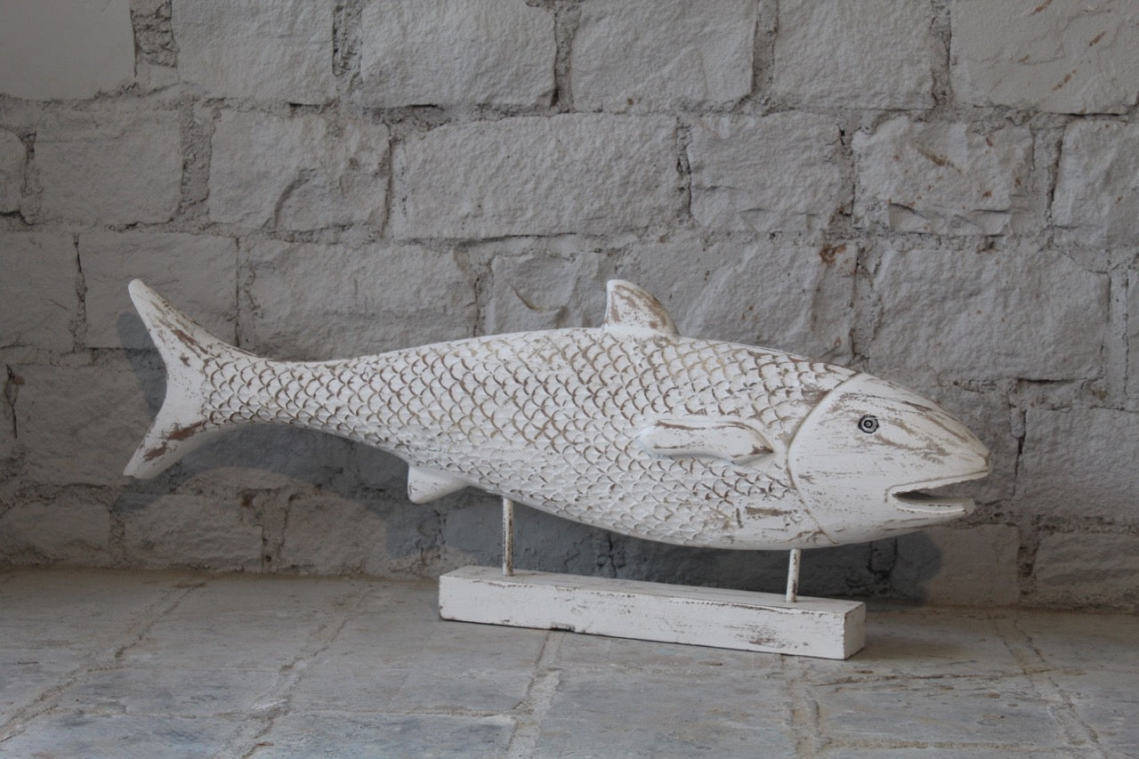 Hand-carved fish sculpture made from reclaimed teak wood – a vintage home decor piece ideal for coastal and living room decoration.
