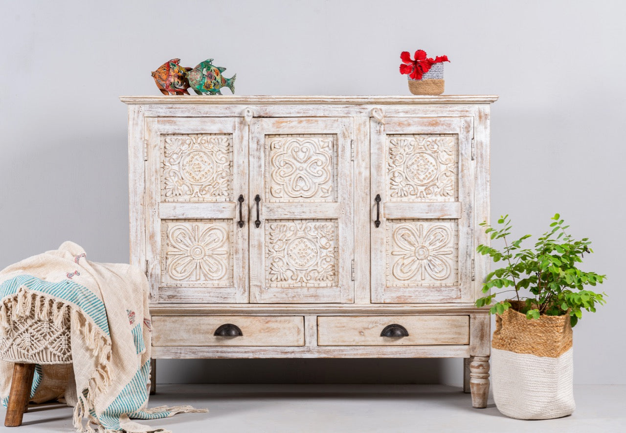 Whitewashed hand carved wooden sideboard made from solid mango wood with floral patterns, 3 doors and 2 drawers; artisanal mango wood furniture, 120 × 100 × 40 cm.