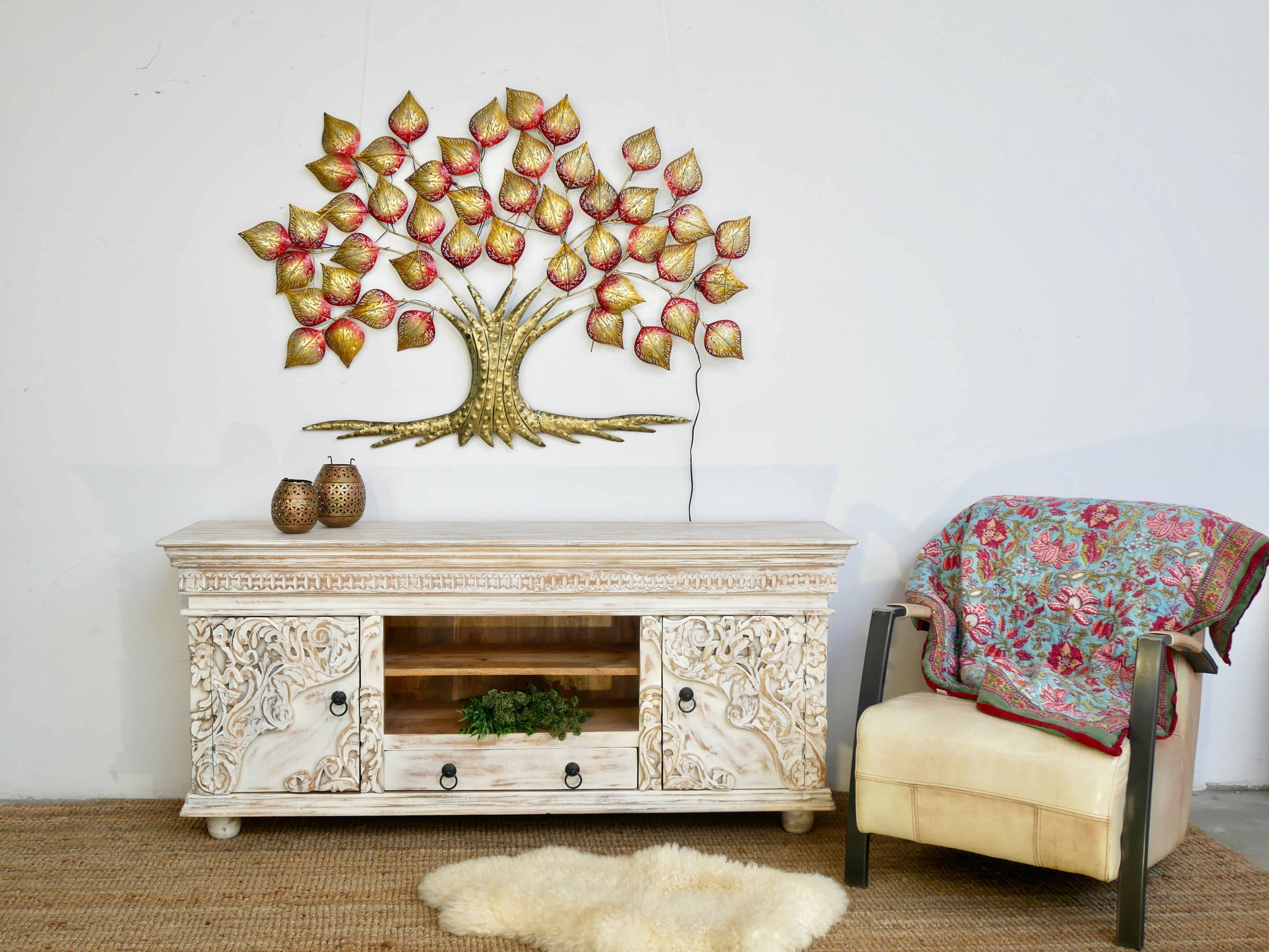 Hand-carved mango wood lowboard Raichur white with two doors, one drawer, and open shelving; carved wooden sideboard for living or media room, 160 × 75 × 40 cm.