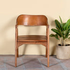 Wooden armchair made of solid acacia wood with curved backrest and armrests; acacia wood chair, 60 × 50 × 90 cm.