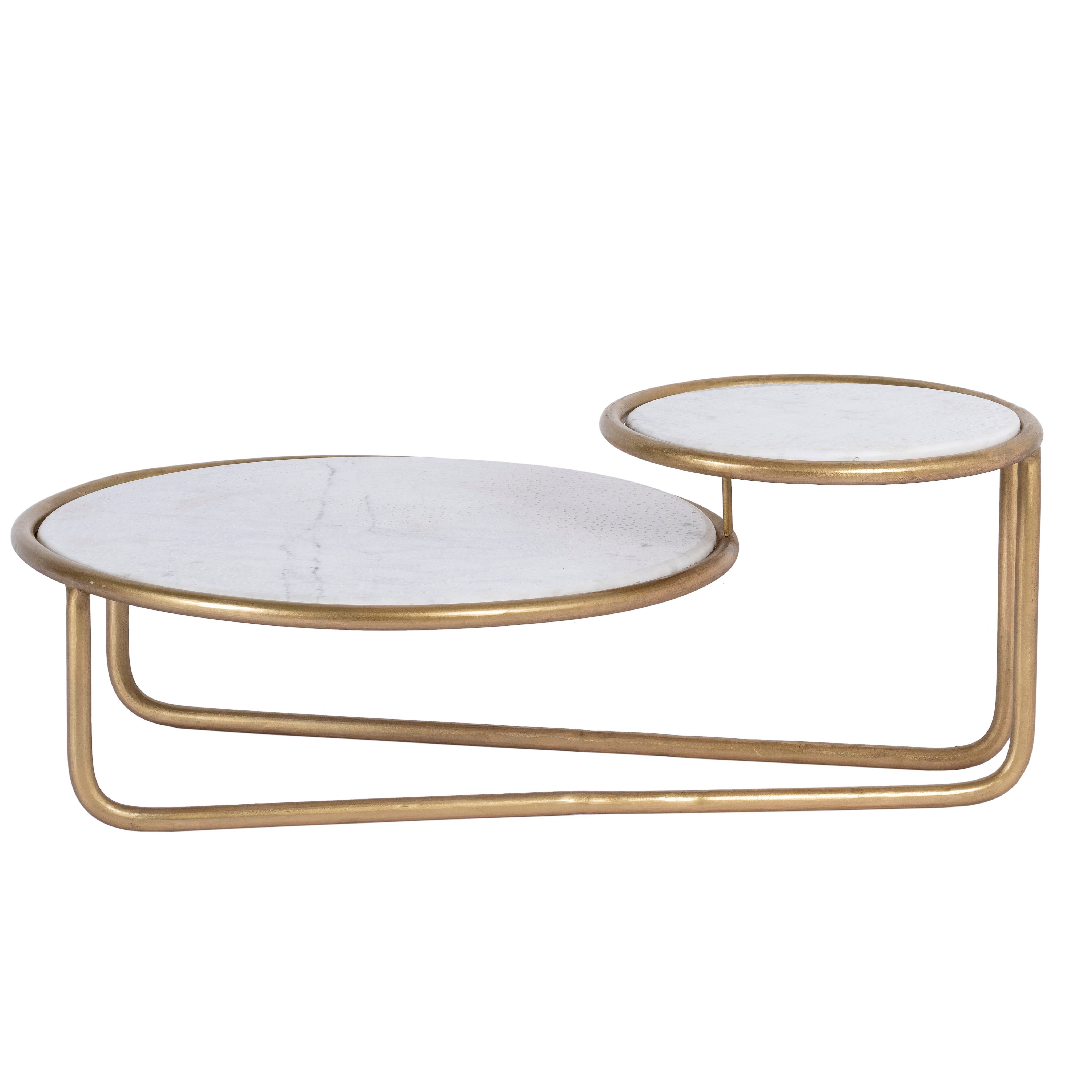 White background image of a rectangular metal coffee table with hammered marble top and brass-plated iron base; marble top coffee table, 109 × 41 × 77 cm.