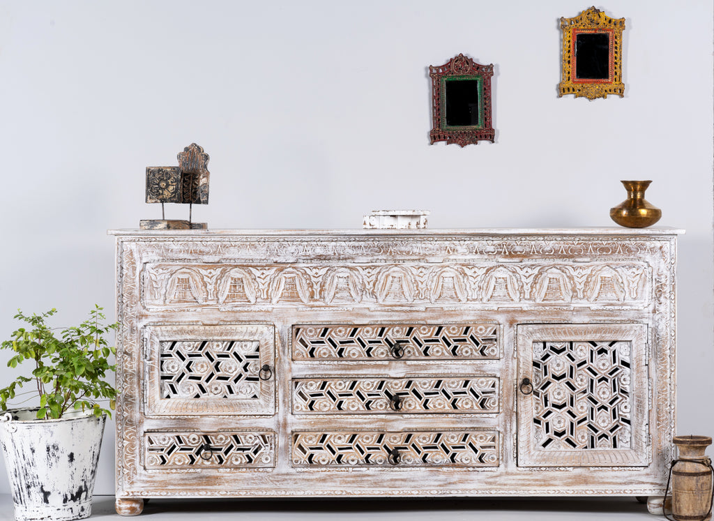 Leena, indian-style traditional dresser