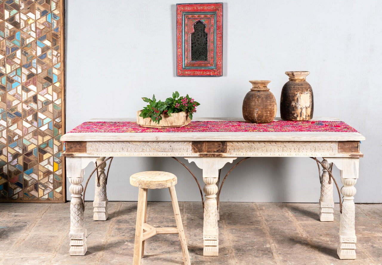 Rupali, engraved wooden dining table