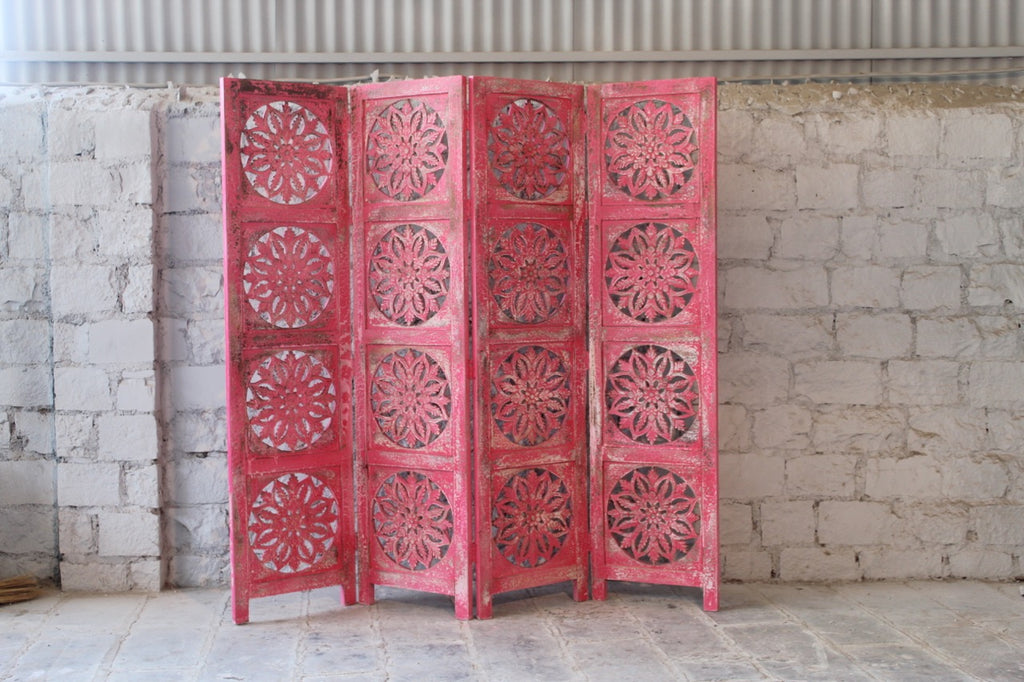 Handgesneden opvouwbare kamerscherm van Mangohout, gemakt in India in een mediterrane, vintage stijl.