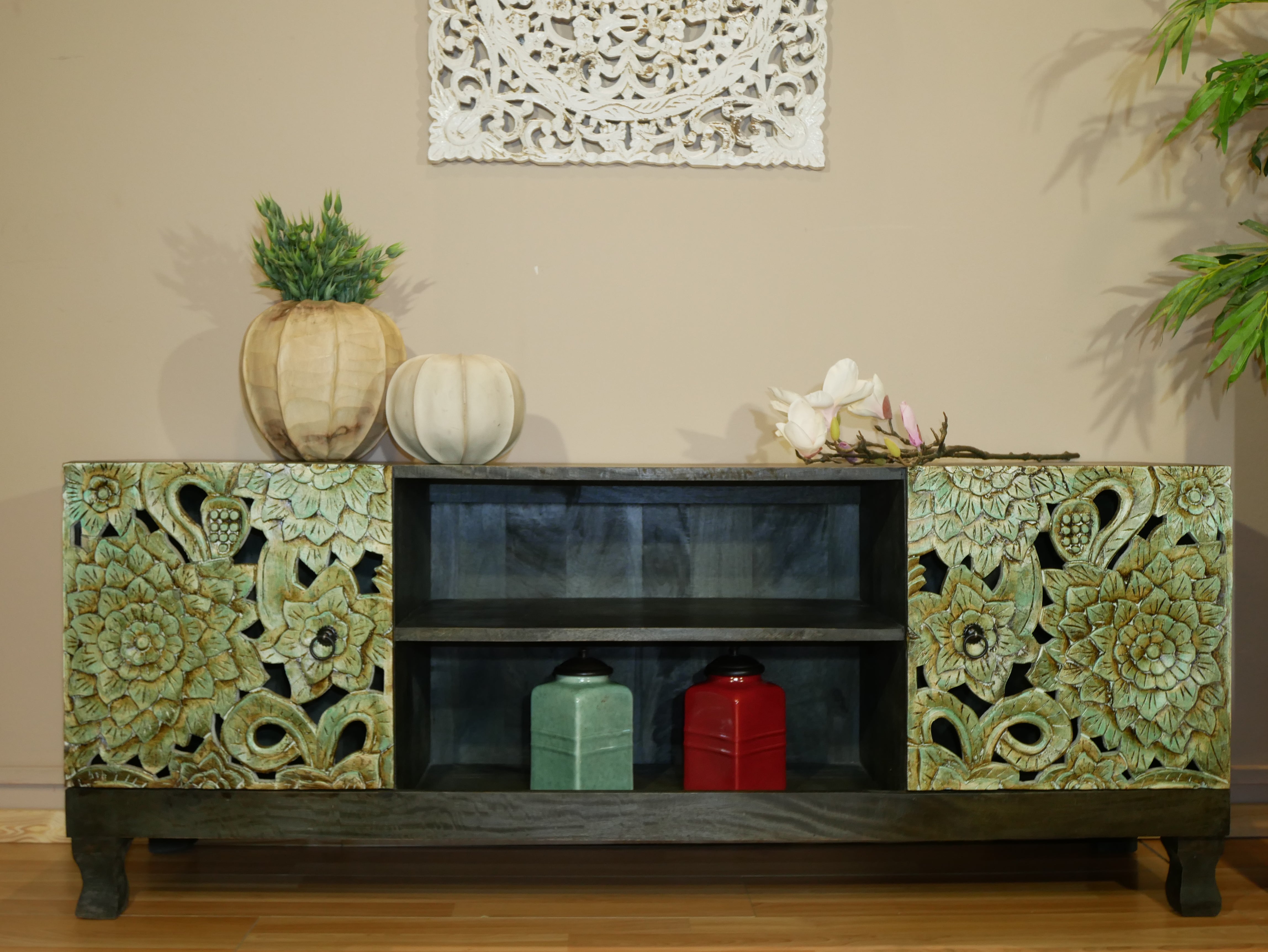 Magic, sideboard with floral motif