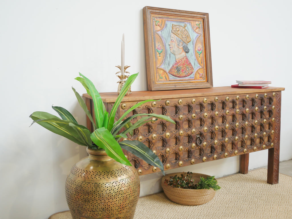 Malu, console table with brass fittings